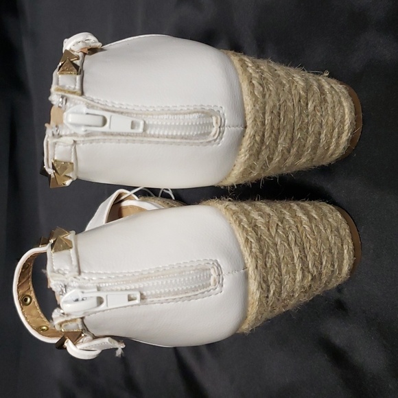 Esprit NWT "Romy" White Wedge Ankle Wrap Studded Sandal - Picture 3 of 6